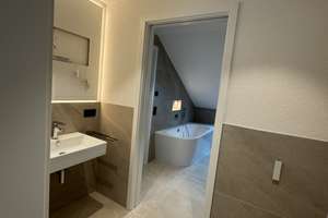 Helle 3 Zimmer Dachwohnung mit Festungsblick – Egloffsteinstraße 2, 97072 Sanderau, Würzburg – Vorschaubild 10