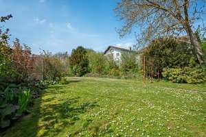 Freiraum pur! - Wohnen wie im großen Bungalow plus 3-Zimmer-Einliegerbereich und grandiosem Garten – Die vollständige Adresse der Immobilie erhältst du vom Anbieter., 55270 Ober-Olm – Vorschaubild 2
