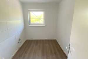 Geräumige 3-Zimmer-Wohnung Einziehen und wohlfühlen // 1.OG. li. – Eisenacher Str. 35, 38444 Wolfsburg – Vorschaubild 3