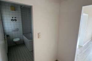 Moderne 2-Zimmer-Wohnung in Bubenreuth mit Balkon und Einbauküche – Damaschkestraße 40, 91088 Bubenreuth – Vorschaubild 9
