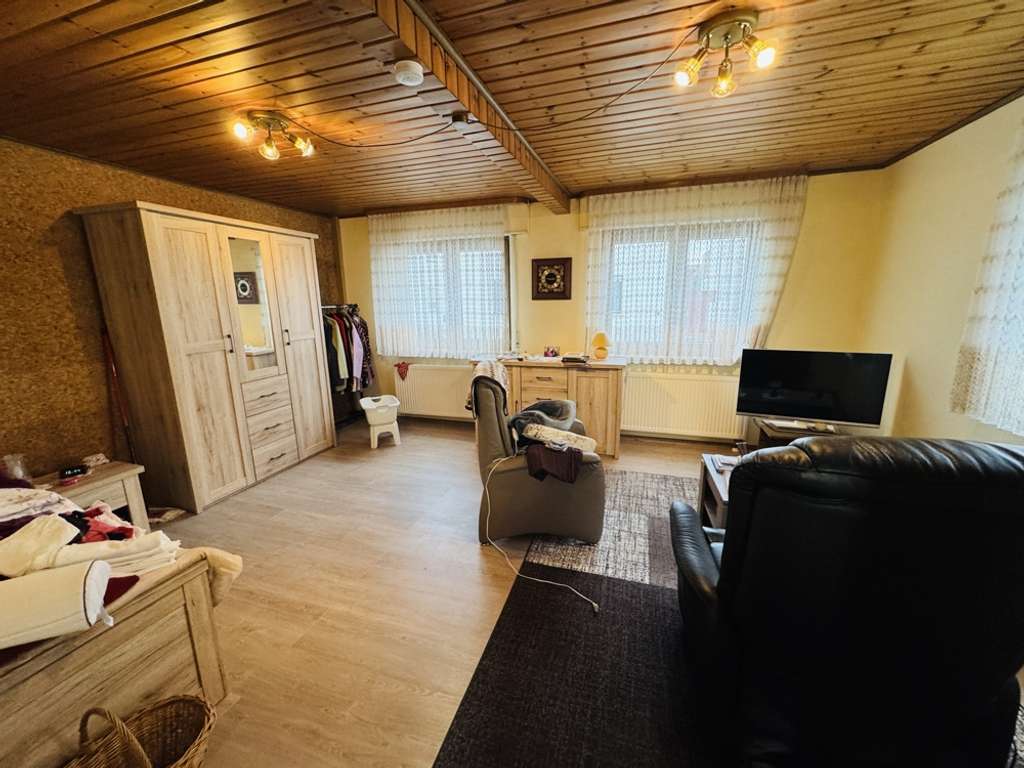 Immobilie in Wörth am Rhein - Viel Potenzial für individuelle Wohnideen - Einfamilienhaus mit Scheune und Werkstatt - Bild 1