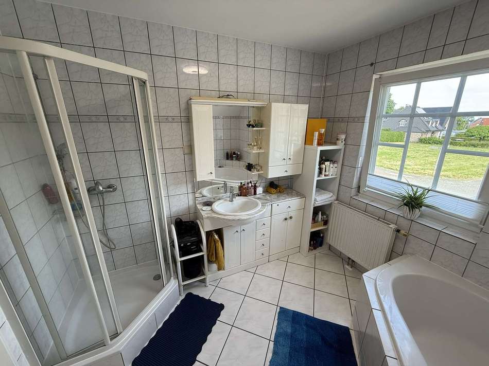 Großes Badezimmer OG