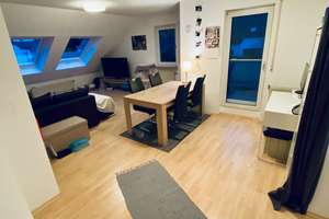 Helle 2-Zi-DG-Wohnung mit Balkon in Fürth – Eigenes Heim