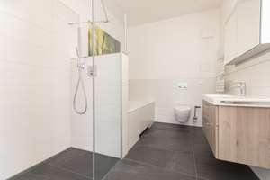Sonnige & hochwertige 4 Zimmer mit drei Balkonen | Kamin | Parkett | Fußbodenheizung | Aufzug – Die vollständige Adresse der Immobilie erhältst du vom Anbieter., 4105 Zentrum-Nord, Leipzig – Vorschaubild 12