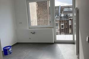Neuwertige 3-Raum-Maisonette-Wohnung mit Balkon und Dachterrasse in 50674 Köln – Die vollständige Adresse der Immobilie erhältst du vom Anbieter., 50674 Neustadt/Süd, Köln – Vorschaubild 4