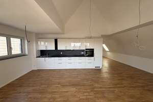Helle 3-Zimmer-Dachgeschosswohnung im Neubau in Ulm-Lehr – inklusive moderner Einbauküche – Straubstraße 10/2, 89081 Lehr, Ulm – Vorschaubild 3