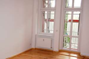 Bezugsfreie Altbauwohnung mit Balkon, provisionsfrei im Bieterverfahren