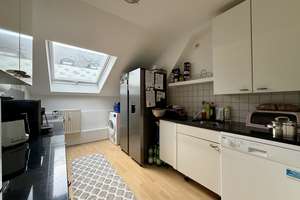 Charmante Dachgeschosswohnung im Altbau mit 2,5 Zimmern in der Wiesbadener Innenstadt – Die vollständige Adresse der Immobilie erhältst du vom Anbieter., 65185 Mitte, Wiesbaden – Vorschaubild 8