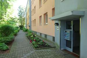 Zum selber gestalten: Unrenovierte 3-Zi.-Whg. mit Balkon und Tageslichtbad in Leherheide im 1. OG – Kurt-Schumacher-Straße 65, 27578 Leherheide-West, Bremerhaven – Vorschaubild 2