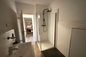 Bezugsfreie 3-Zimmer-Wohnung mit Pkw-Stellplatz und 2 Balkonen in Berlin – Die vollständige Adresse der Immobilie erhältst du vom Anbieter., 12527 Grünau, Berlin – Vorschaubild 9