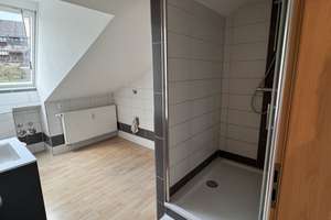 Wohnen in Pforzheim: 2,5-Zimmer-Dachgeschosswohnung mit Einbauküche – Enzstraße 135, 75181 Eutingen, Pforzheim – Vorschaubild 2