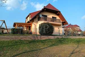 Einziehen & Wohlfühlen
Einfamilienhaus (Baujahr 2000) mit Kamin, neuer Wärmeschutzverglasung (2020) – Die vollständige Adresse der Immobilie erhältst du vom Anbieter., 99755 Ellrich – Vorschaubild 3