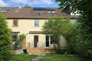 Nachhaltig wohnen: Mittelreihenhaus mit Wärmepumpe, PV-Anlage und ausgebautem Dachgeschoss in Volksd – Die vollständige Adresse der Immobilie erhältst du vom Anbieter., 22359 Volksdorf, Hamburg – Vorschaubild 1