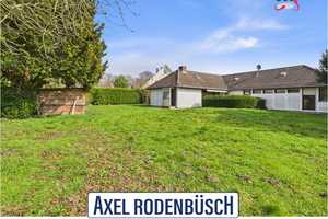 Walmdachbungalow mit Doppelgarage auf parkähnlichem Grundstück – Rhein-Erft-Kreis – Vorschaubild 1