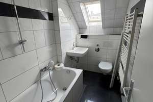 Attraktive 3,5-Zimmer-Dachgeschosswohnung in Duisburg – Freidrich-Wilhelm-Str. 24, 47051 Dellviertel, Duisburg – Vorschaubild 2