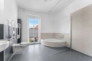 Neuwertige 3-Zimmer-Wohnung in zentraler Lage Emdens – Die vollständige Adresse der Immobilie erhältst du vom Anbieter., 26721 Barenburg, Emden – Vorschaubild 11