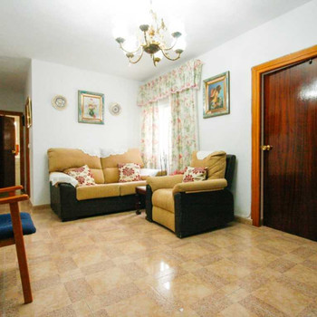 WUNDERSCHÖNE ERDGESCHOSS-WOHNUNG MIT TERRASSE
