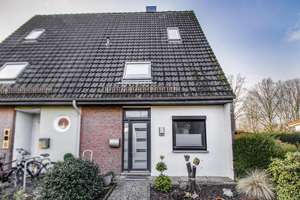 Bremen-Arbergen: gepflegtes Reihenendhaus mit schönem Grundstück und PKW-Stellplatz 