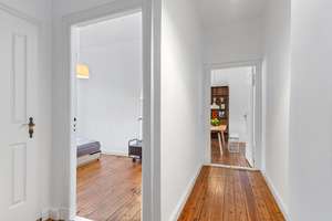 Zeitloser Altbaucharme in Friedrichshain: Bezugsfreie 2-Zimmer-Wohnung im beliebten Nordkiez – 10247 Friedrichshain, Berlin – Vorschaubild 12