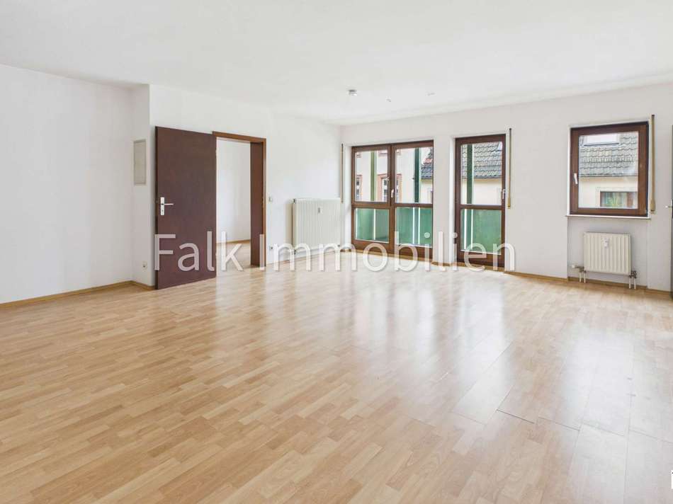 großer offener Wohn-/Essbereic