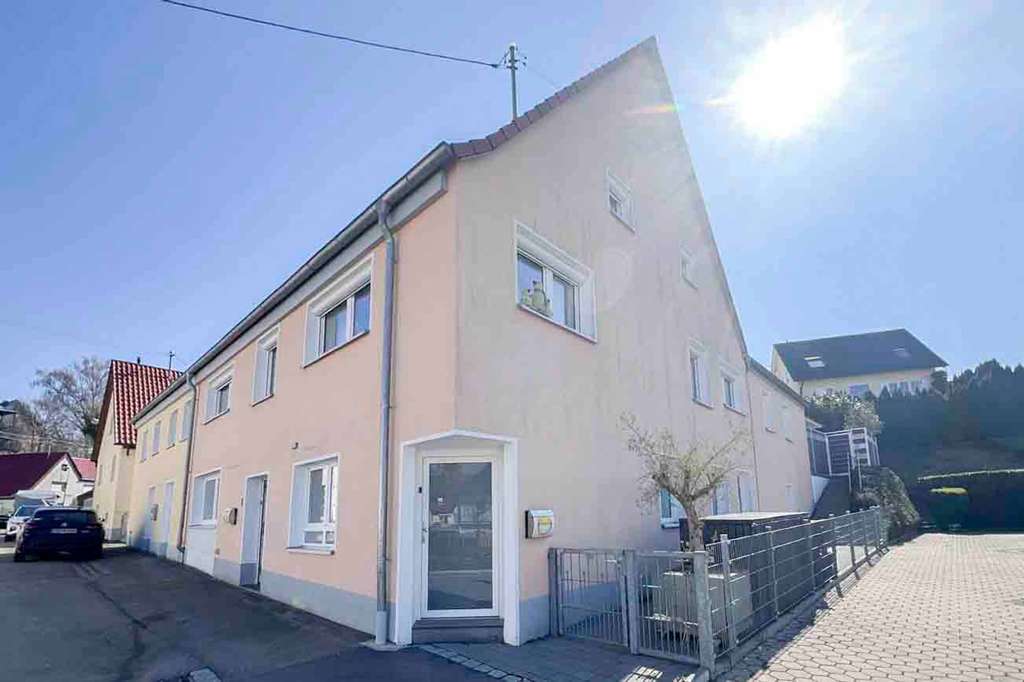 Immobilie in Leipheim - Mehr (T)Raum geht kaum: Modernes Einfamilienhaus mit vielen Nutzungsmöglichkeiten in Leipheim - Bild 0