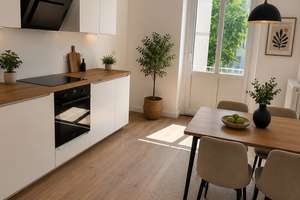 Helle bezugsfreie, renovierte 3,5-Zi-Altbauwohnung mit neuer EBK in Düsseldorf-Alt Eller