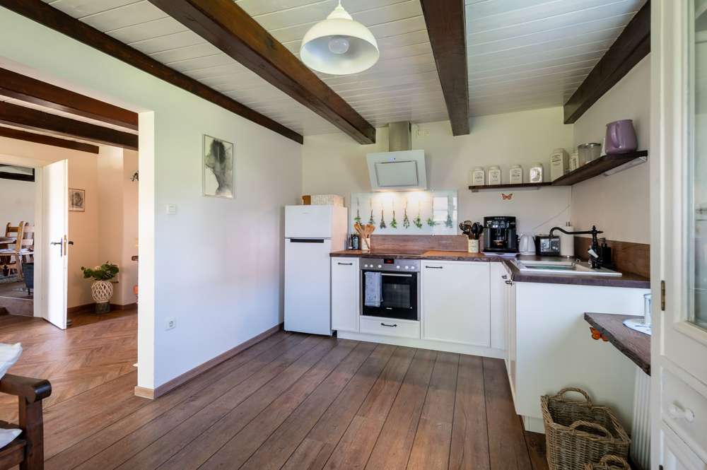 Immobilie in Stapel - Seltene Gelegenheit: Reetdachhaus plus Bungalow inmitten einer beliebten Ferienregion. - Bild 14