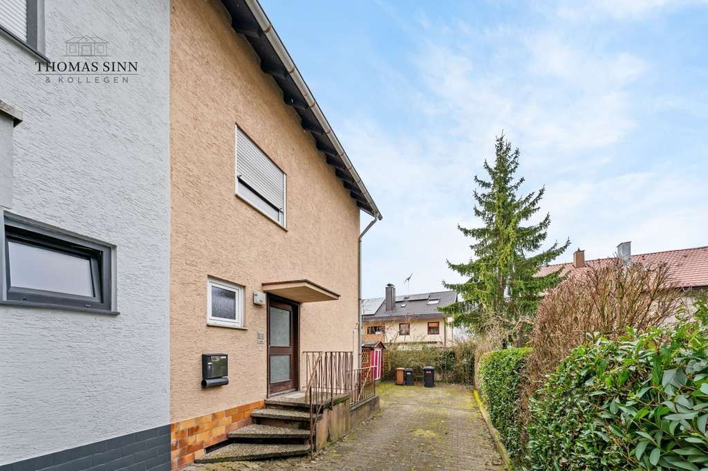 Immobilie in Neckarsulm - Doppelhaushälfte mit Potenzial - großer Hof - Garten - viel Platz für die Familie - Bild 1