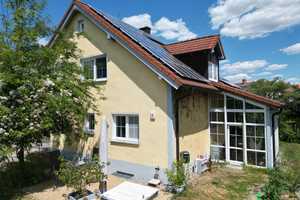 Nachhaltig wohnen: Massivhaus mit PV-Anlage, Wärmepumpe & Lüftungsanlage (Klasse A) – Bayreuth (Kreis) – Vorschaubild 1
