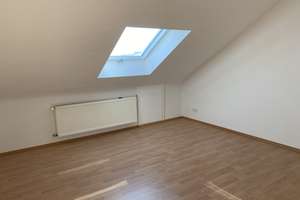 Frisch renovierte Dachgeschosswohnung – Hirschbrunnenweg 10, 68723 Schwetzingen – Vorschaubild 5