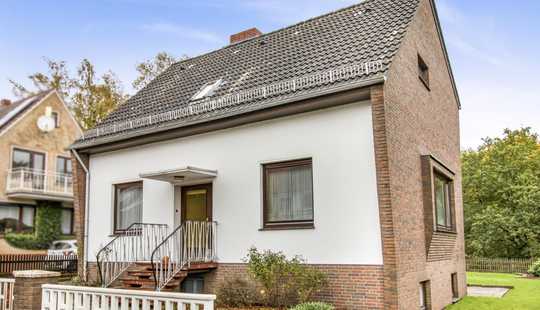 Bild von Ideal für Familien: Einfamilienhaus in massiver Bauweise mit Garage und Blick ins Grüne