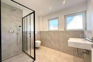 Erstbezug nach Sanierung: Moderne 3-Zimmer-Wohnung & 82 m² mit Balkon & Blick ins Grüne – Die vollständige Adresse der Immobilie erhältst du vom Anbieter., 77855 Achern – Vorschaubild 7