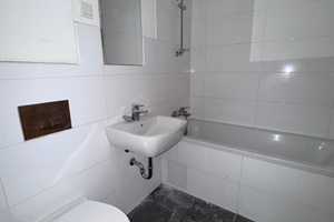 2 Monate Kaltmietfrei + Kautionsfrei // 3 Zimmer Wohnung mit Badewanne // – Richard-Paulick-Straße 19, 6124 Halle (Saale) – Vorschaubild 3