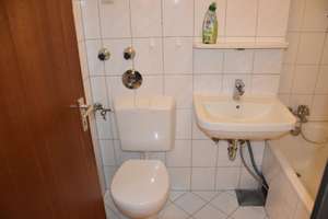 Stilvolle, modernisierte 2-Zimmer-Wohnung mit Balkon und EBK in Mainz – Laubenheimer Straße 33a, 55130 Weisenau, Mainz – Vorschaubild 7