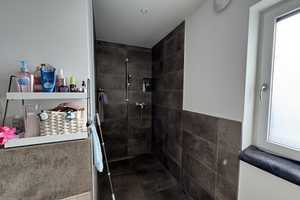 Neuwertige, helle 2-Zimmer-Wohnung mit Süd-West-Balkon – München (Kreis) – Vorschaubild 7