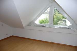 Wunderschöne 3-Zimmer-Dachgeschoss Whg im Düsseldorfer Norden in Grünlage sehr nah zum Rhein gelegen – Neusser Weg 6a, 40489 Kaiserswerth, Düsseldorf – Vorschaubild 8