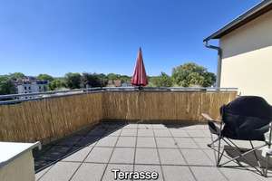 Helle Dachgeschosswohnung mit Terrasse sucht Nachmieter 