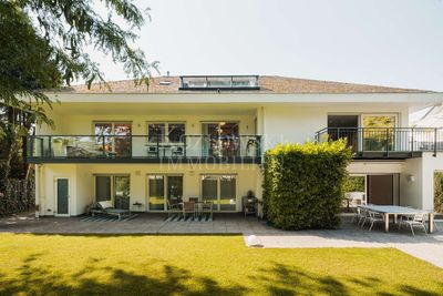 Spitzenlage am Waldpark - Exquisite 2-Familien-Villa mit Traumgarten!