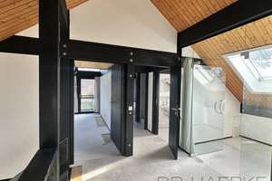 NEUWARMBÜCHEN (FELDRAND): FREISTEHENDES HOLZSTÄNDERHAUS MIT EINLIEGER-WHG AUF PARKÄHNL. GRUNDSTÜCK – Die vollständige Adresse der Immobilie erhältst du vom Anbieter., 30916 Isernhagen – Vorschaubild 32
