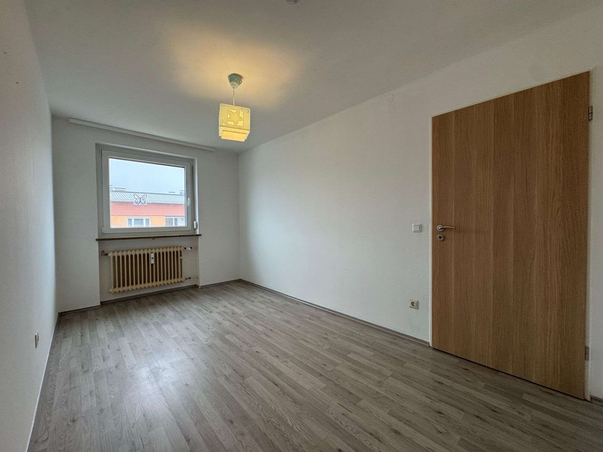 Immobilie in Trostberg - ***Attraktive Kapitalanlage: Vermietete 3-Zimmer-Wohnung mit Garage und Wintergarten*** - Bild 3