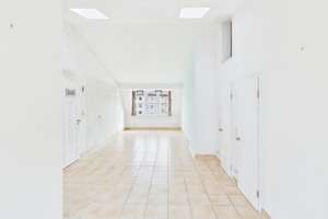 Haidhausen: Stilvolle Altbauwohnung mit Süd-Balkon, Aufzug & großem Entwicklungspotenzial – Die vollständige Adresse der Immobilie erhältst du vom Anbieter., 81667 Haidhausen Süd, München – Vorschaubild 2