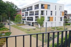 Bodentiefe Fenster - sehr helle, repräsentative 2 Zimmer Wohnung mit Einbauküche und Loggia – An der Lingenmühle 6, 41061 Gladbach, Mönchengladbach – Vorschaubild 9