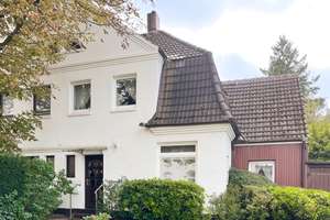 Doppelhaushälfte mit großem Grundstück in zentraler Lage von Neumünster – Die vollständige Adresse der Immobilie erhältst du vom Anbieter., 24534 Brachenfeld-Ruthenberg, Neumünster – Vorschaubild 1