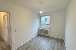 Tolle, frisch renovierte 3-Zimmerwohnung mit Balkon in Salzgitter Thiede – Pappeldamm 89, 38239 Salzgitter – Vorschaubild 6