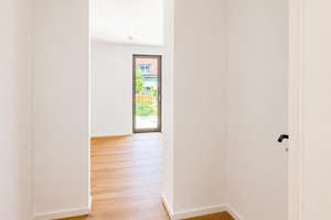 Erstbezug: Traumhafte Zwei-Zimmer-Wohnung in  Riem mit Terrasse und Gartenanteil – Erdinger Straße 1, 81829 Trudering-Riem (Ortsteil), München – Vorschaubild 3