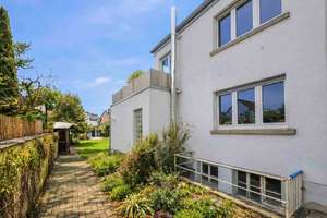 Harmonisches Familienleben trifft moderne Energietechnik dank Wärmepumpe und PV-Anlage – Die vollständige Adresse der Immobilie erhältst du vom Anbieter., 63456 Steinheim, Hanau – Vorschaubild 2