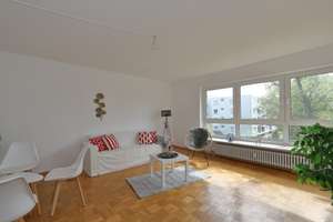 Komfortables Wohnen! 4,5-Raum-Wohnung mit rd. 94 m² im 1.OG mit Aufzug, Loggia und Stellplatz