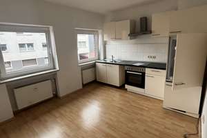 KÜCHE GESCHENKT: 1,5-Raum-Wohnung mit neuen Fenstern auf ca. 35 m² zu vermieten