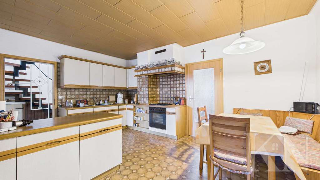 Immobilie in Heusweiler - Geräumiges Einfamilienhaus mit Garten, Garage und vielfältigen Möglichkeiten! - Bild 4