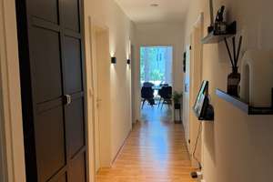 Lebendig wohnen in Pasing: 3-Zimmer-Wohnung mit Balkon – Paosostraße 4, 81243 Pasing, München – Vorschaubild 2